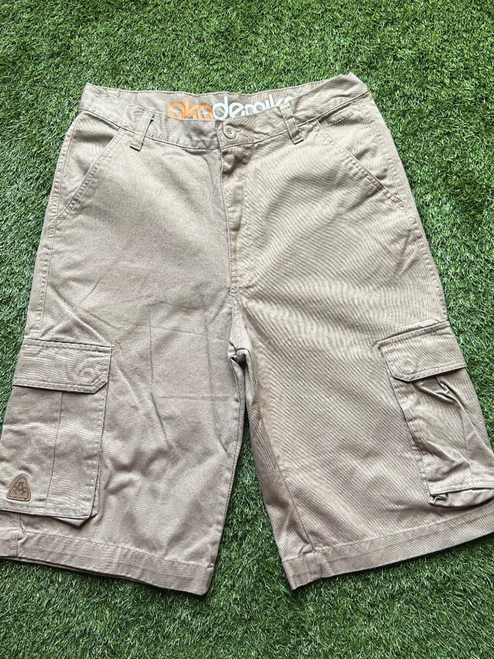 Vintage Y2K Akademiks Men's Size 34 Khaki Retro Baggy Cargo Shorts